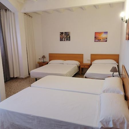Hostal Pepe Сан Феран де сес Рокес Екстериор снимка