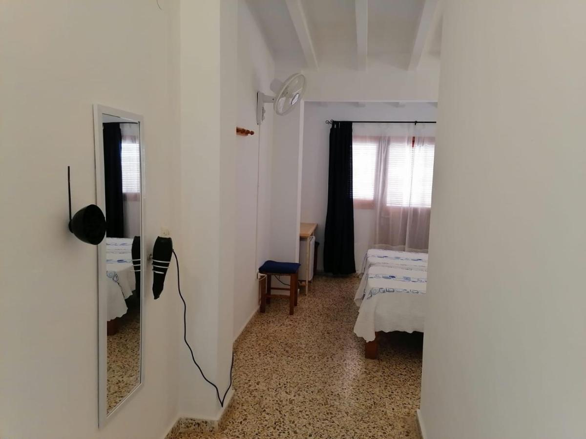 Hostal Pepe Сан Феран де сес Рокес Екстериор снимка