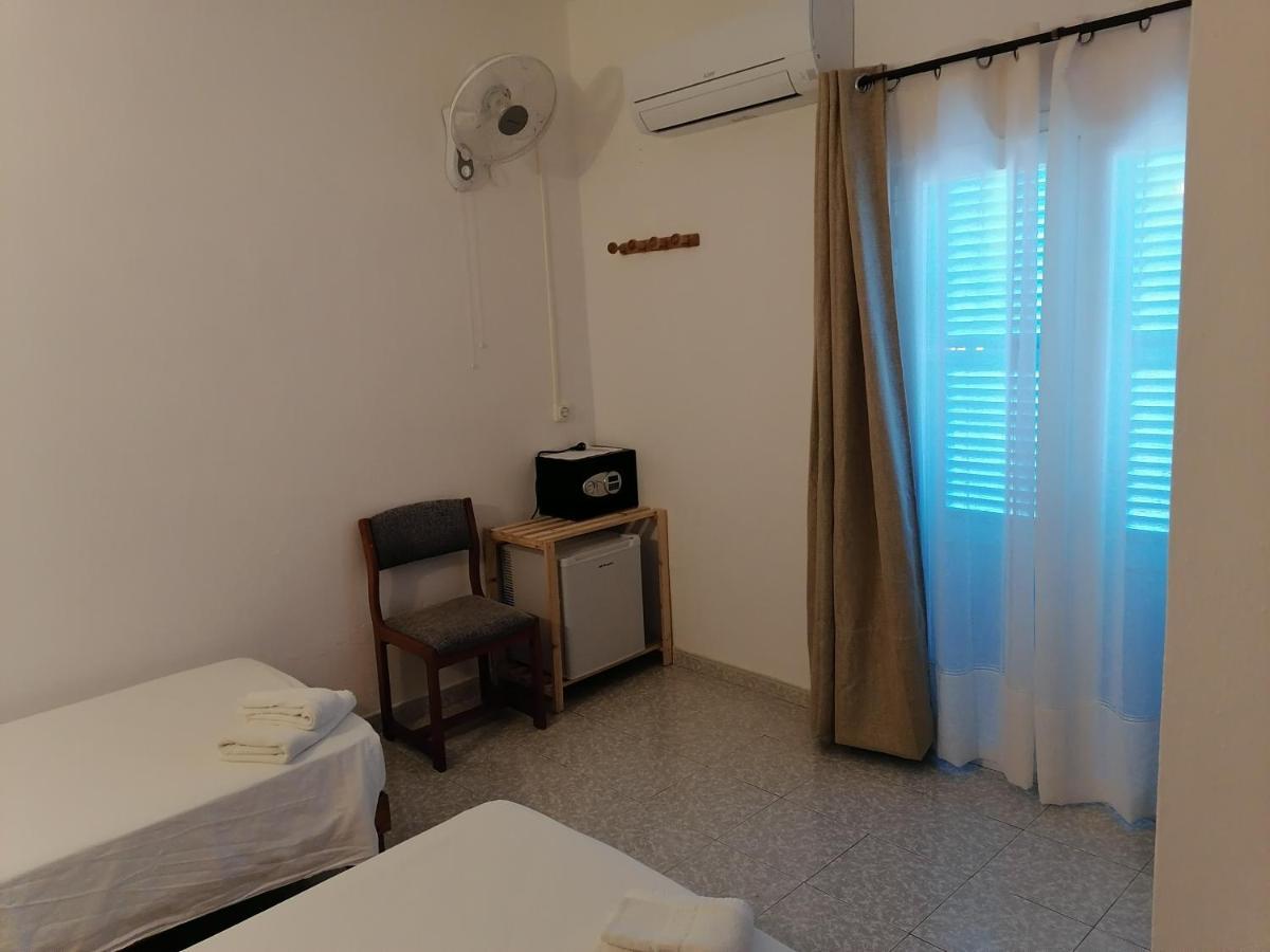 Hostal Pepe Сан Феран де сес Рокес Екстериор снимка