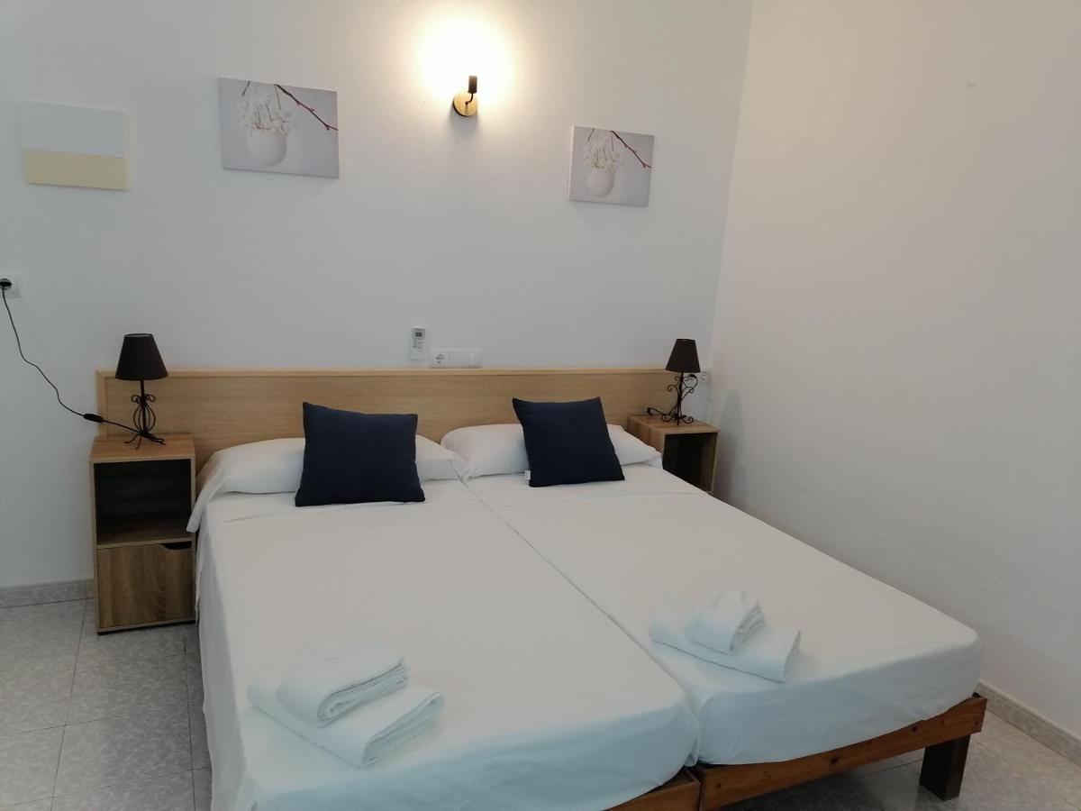 Hostal Pepe Сан Феран де сес Рокес Екстериор снимка