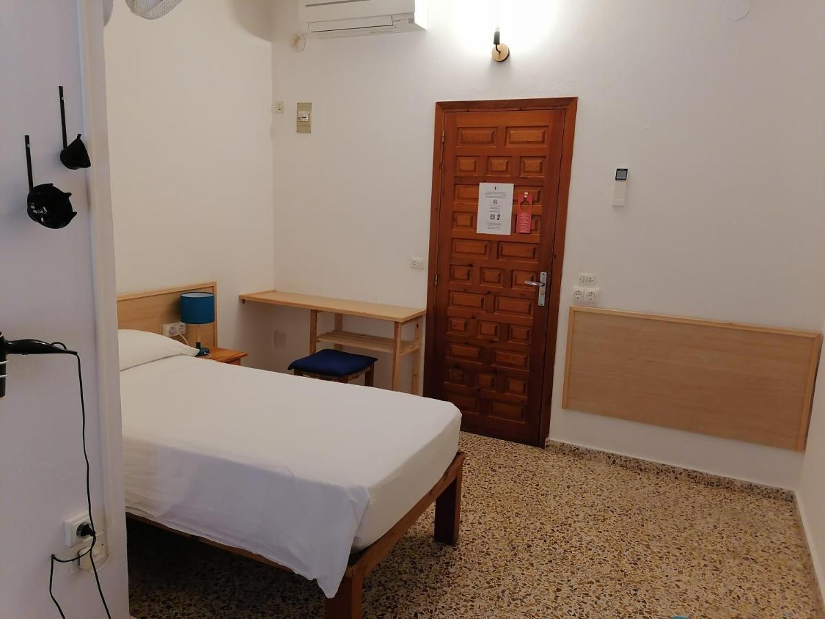 Hostal Pepe Сан Феран де сес Рокес Екстериор снимка