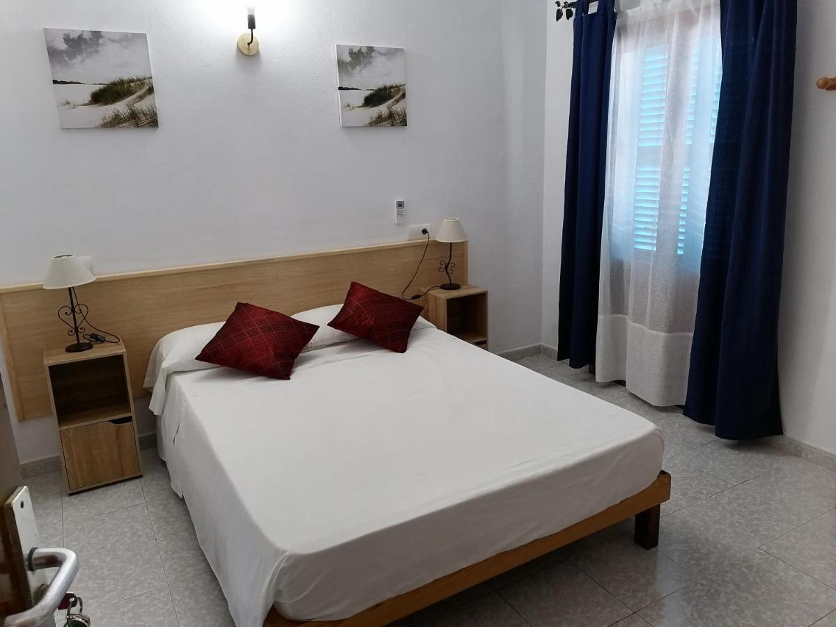 Hostal Pepe Сан Феран де сес Рокес Екстериор снимка