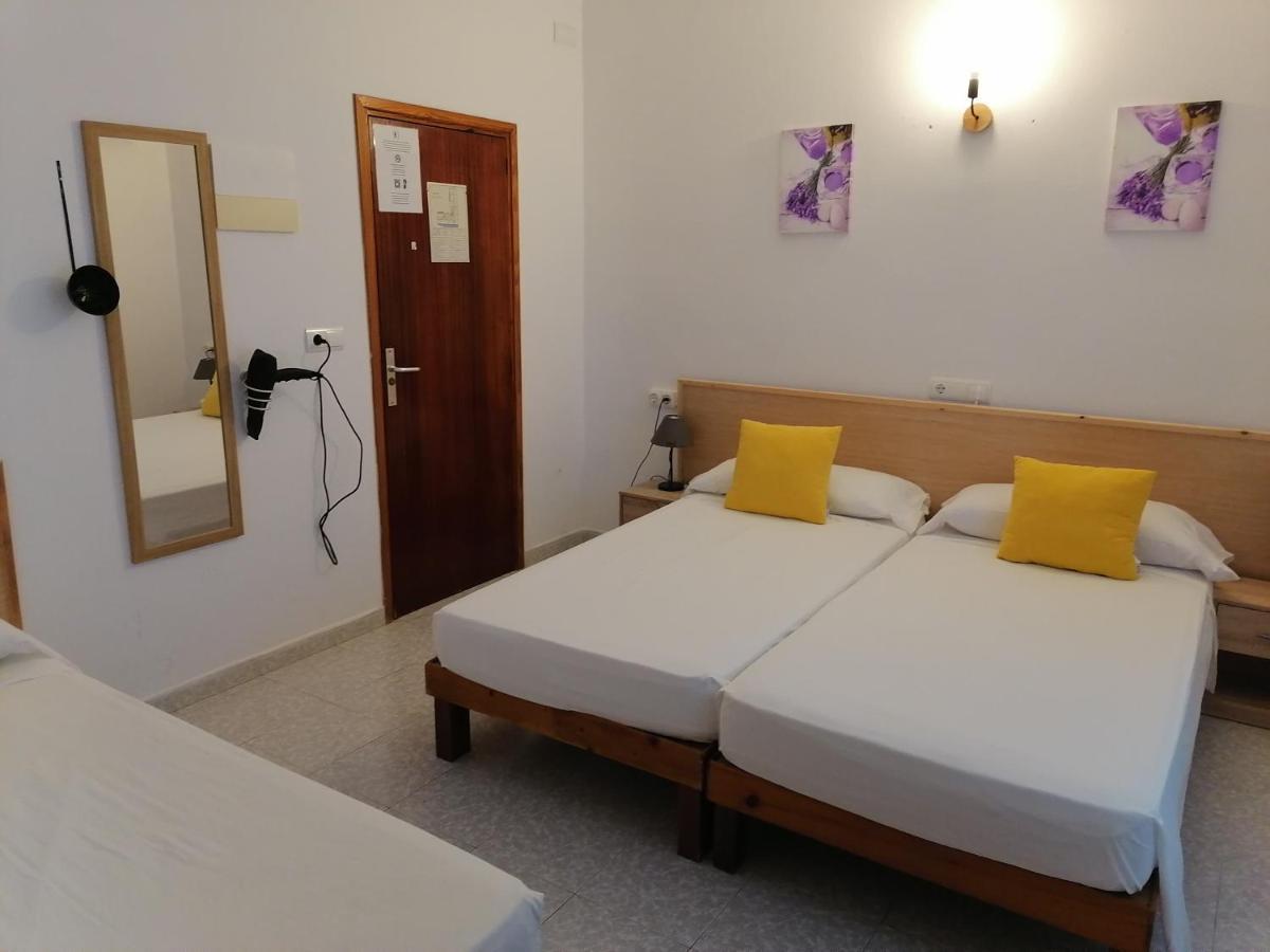 Hostal Pepe Сан Феран де сес Рокес Екстериор снимка