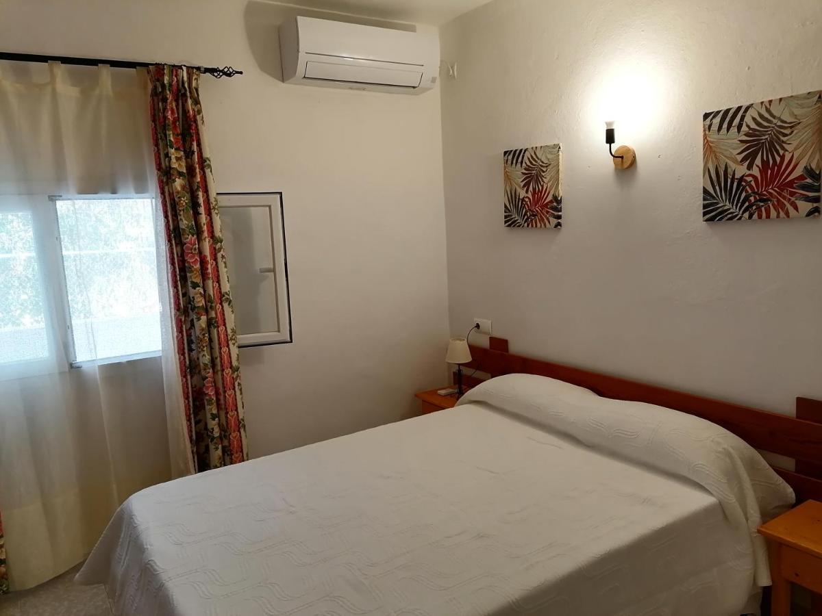 Hostal Pepe Сан Феран де сес Рокес Екстериор снимка