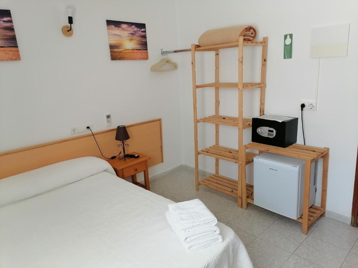 Hostal Pepe Сан Феран де сес Рокес Екстериор снимка