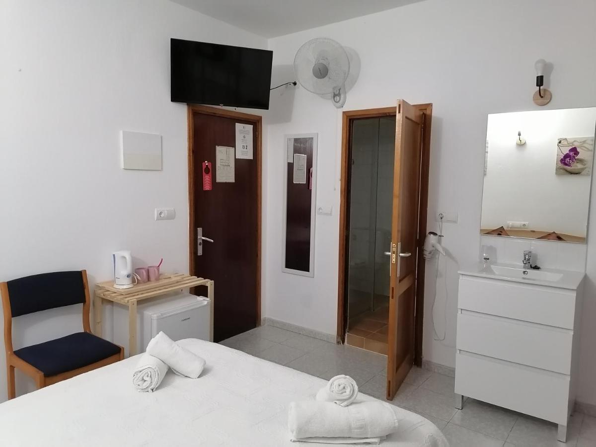 Hostal Pepe Сан Феран де сес Рокес Екстериор снимка