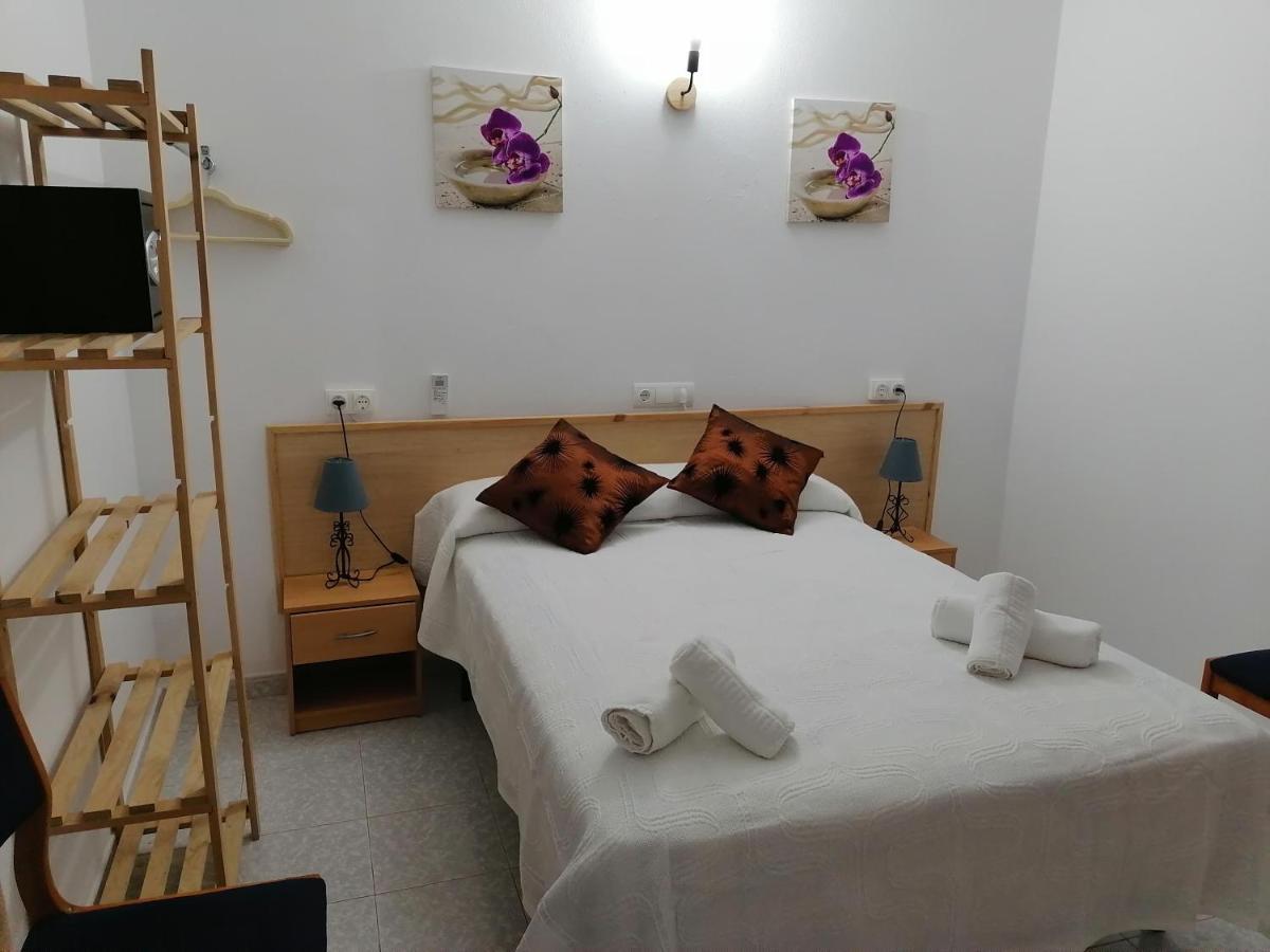 Hostal Pepe Сан Феран де сес Рокес Екстериор снимка