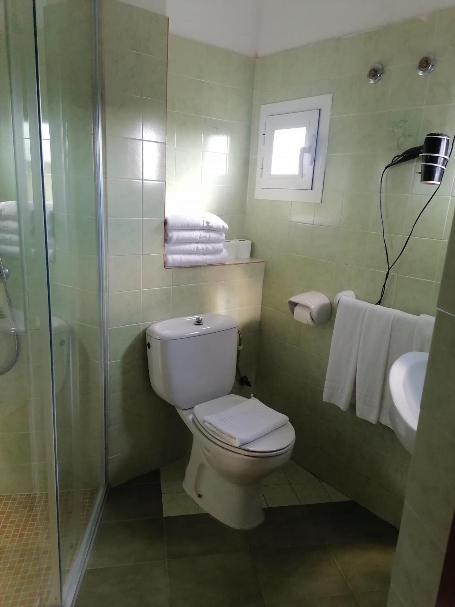 Hostal Pepe Сан Феран де сес Рокес Екстериор снимка